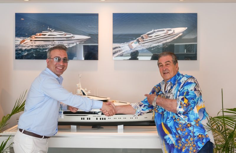 Berkay Yilmaz of Bilgin yachts (left) shakes hands with John Staluppi over Project Bond.